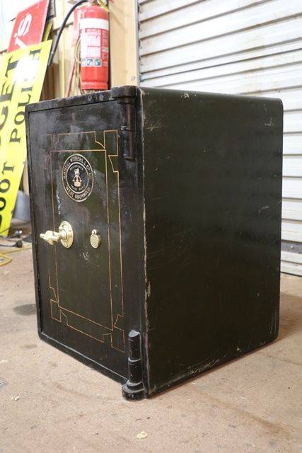 Antique Samuel Withers & Co. Ltd West Bromwich Safe | XXXX Antique Complex