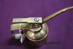 A ENOTS Can SHape Polished Brass Oiler 